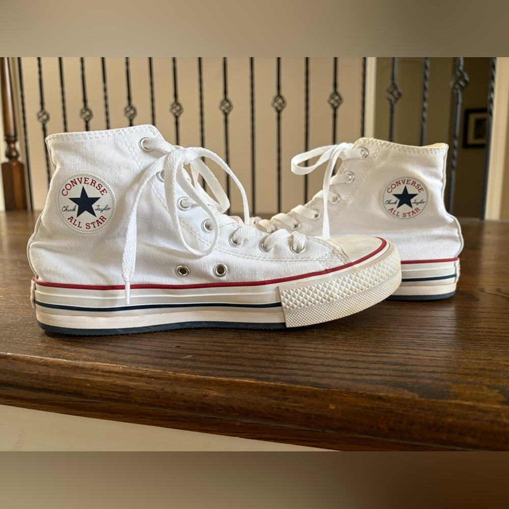 Converse Chuck Taylor All Star White High Top Sneakers (Men’s 5.5/Women’s 7.5)